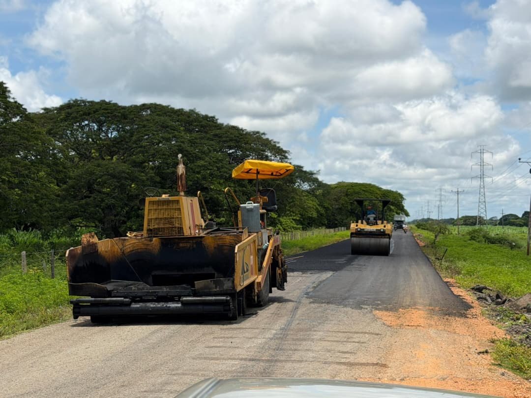 Avanza la rehabilitación de la Local 10-Yee de Guayabal; Más de 6.000 toneladas de asfalto han sido colocadas